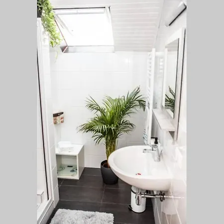 Apartament Pouringraz Fuer Kunst- Und Tennisliebhaber *