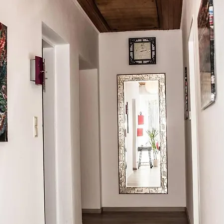 Pouringraz Für Kunst- Und Tennisliebhaber Apartment