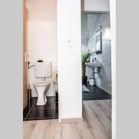 Pouringraz Für Kunst- Und Tennisliebhaber Graz