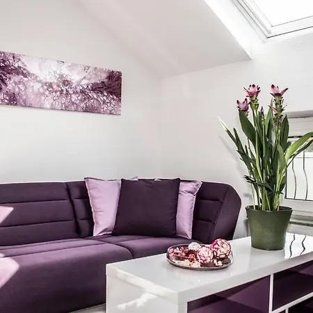 Pouringraz Fuer Kunst- Und Tennisliebhaber