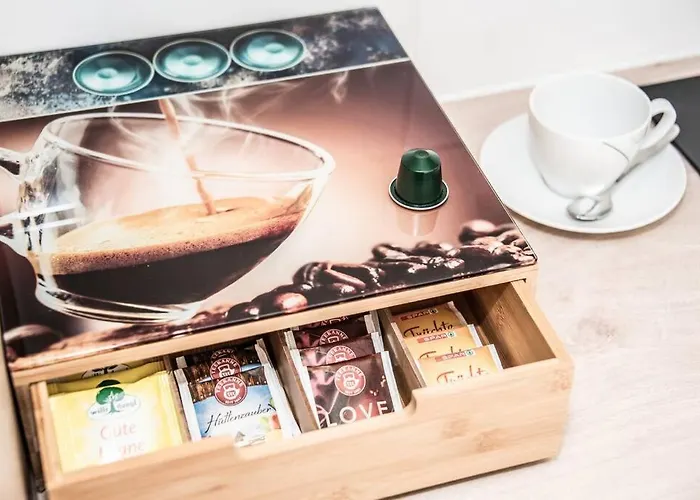 Apartment Pouringraz Fuer Kunst- Und Tennisliebhaber