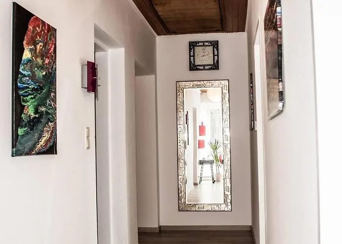 Pouringraz Fuer Kunst- Und Tennisliebhaber Apartman