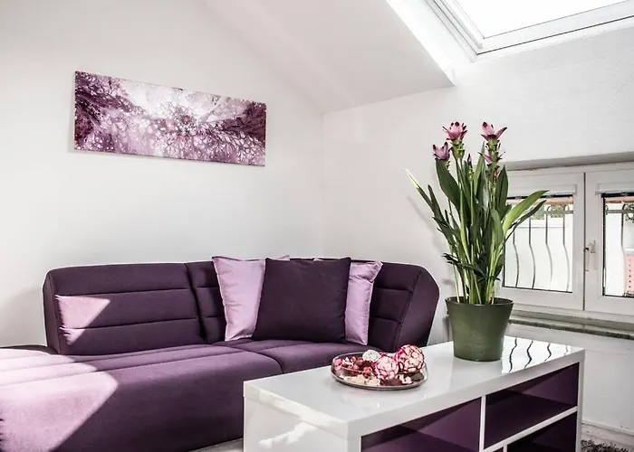 Pouringraz Fuer Kunst- Und Tennisliebhaber